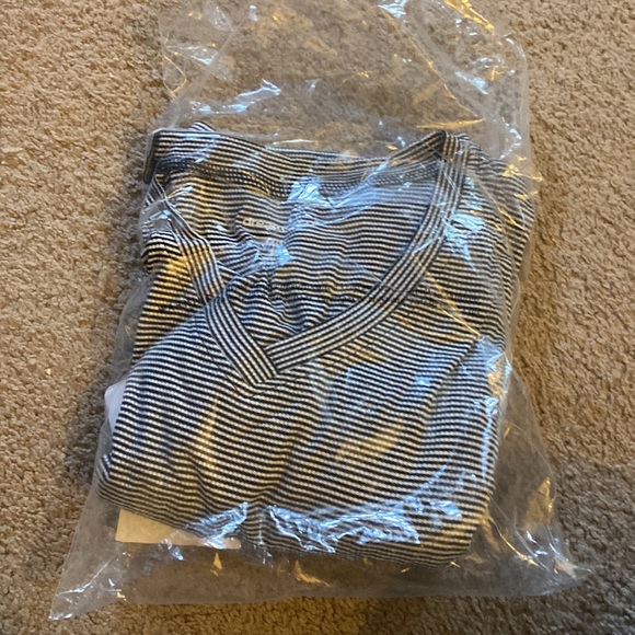 Black and white stripe long shirt and is short sleeved. Very soft - Picture 2 of 2